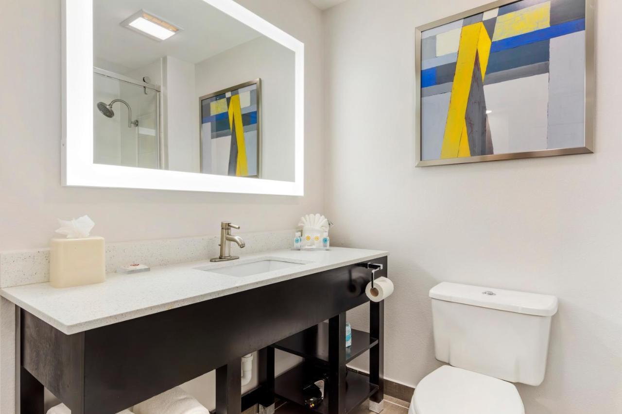 Comfort & Colinas Dfw Hotel 3*