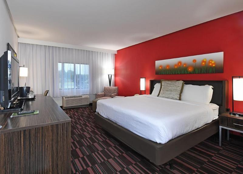 Hotel Comfort & Colinas Dfw 3*