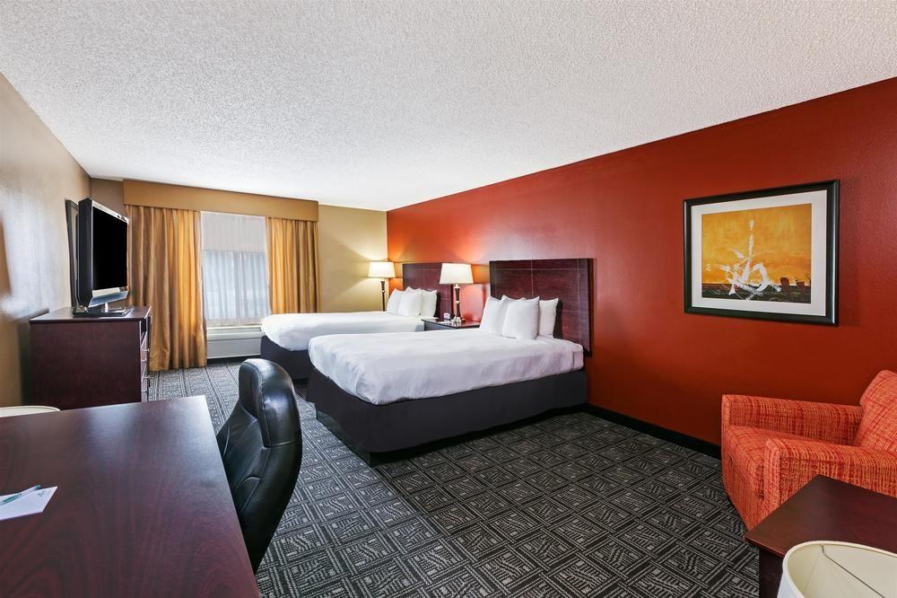 Comfort & Colinas Dfw Hotel 3*