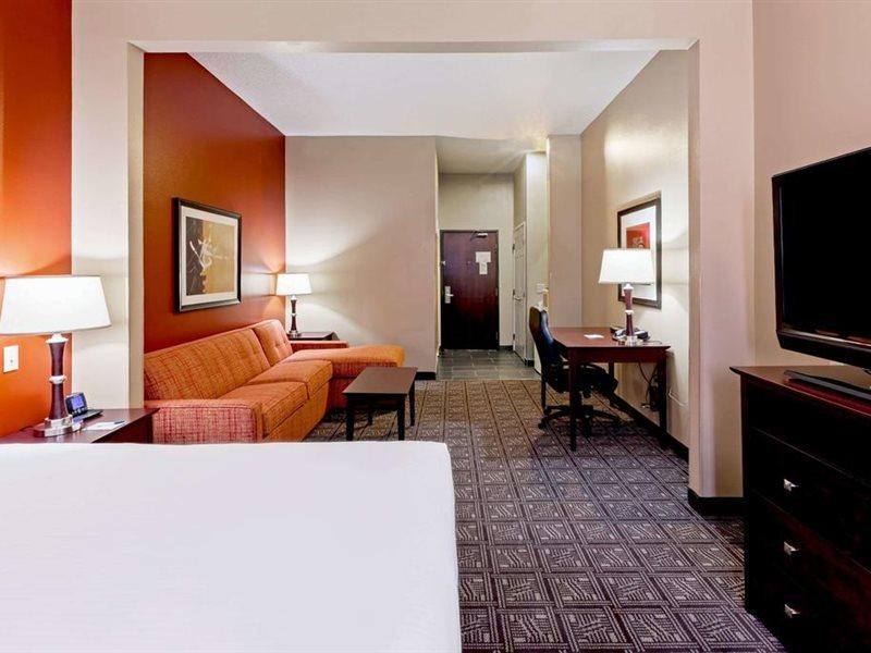 Hotel Comfort & Colinas Dfw 3*