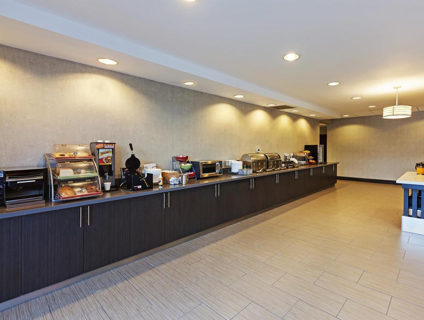 Comfort & Colinas Dfw Hotel 3*