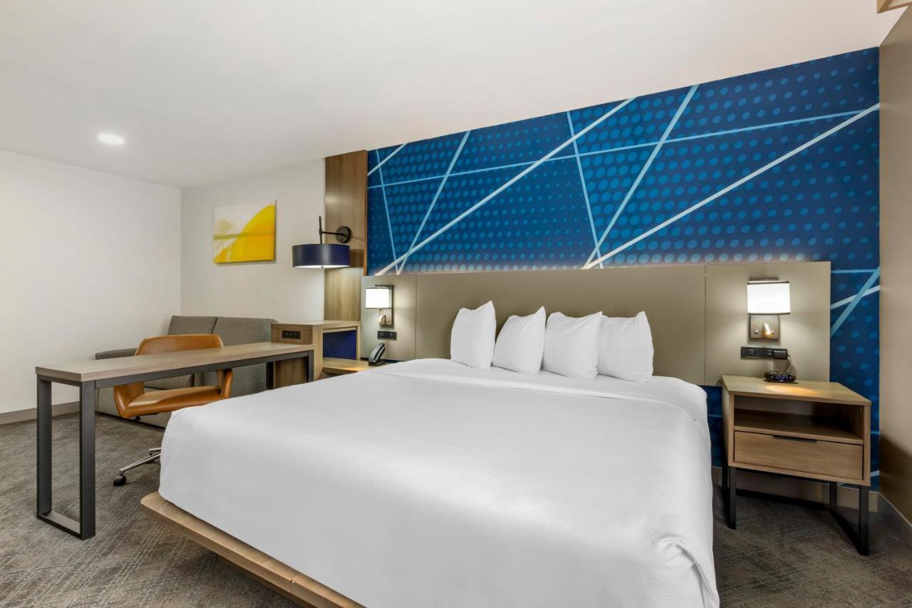 Hotel Comfort & Colinas Dfw 3*