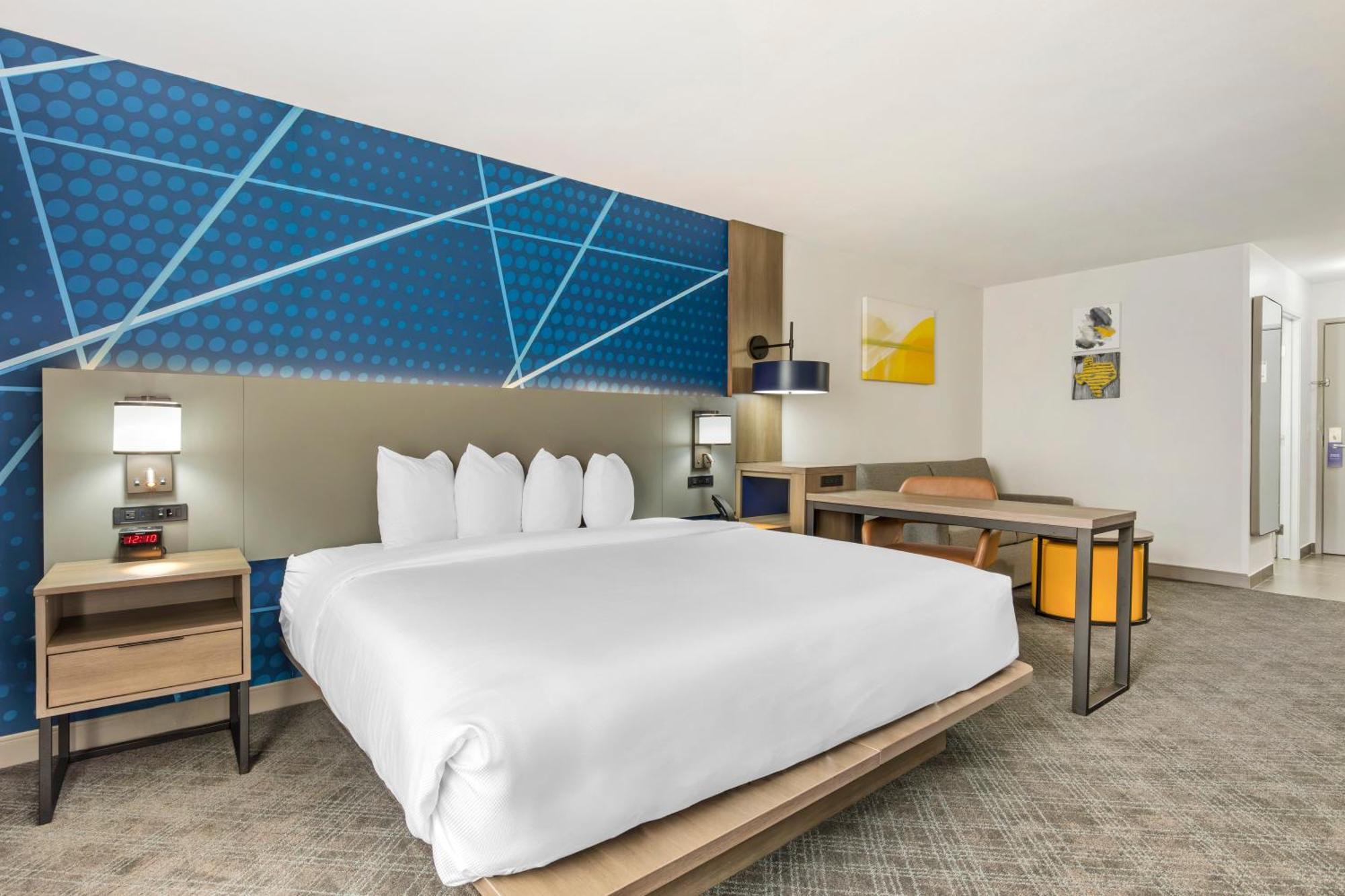 Comfort & Colinas Dfw Hotel