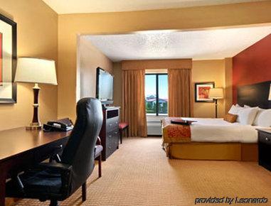 Comfort & Colinas Dfw Hotel 3*
