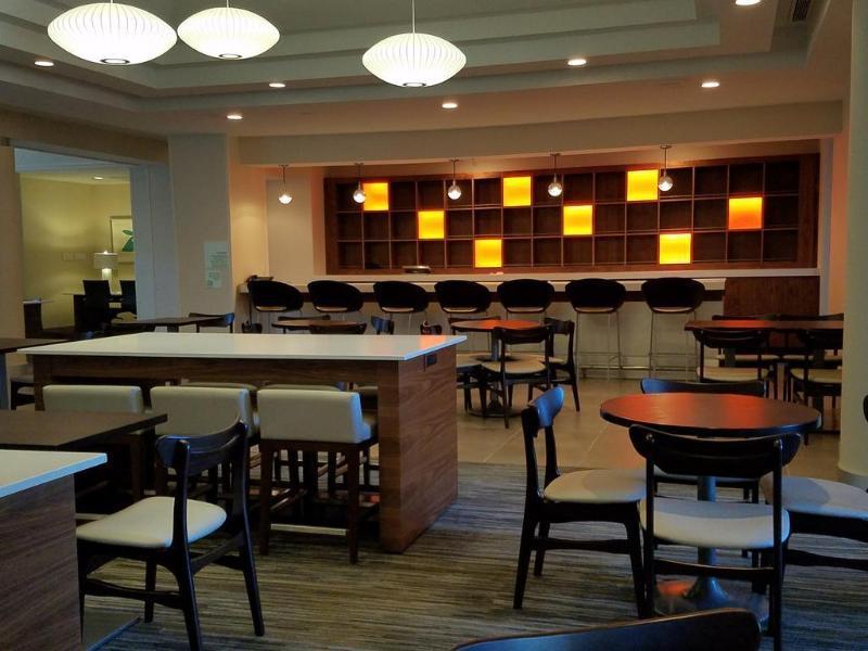 Comfort & Colinas Dfw Hotel