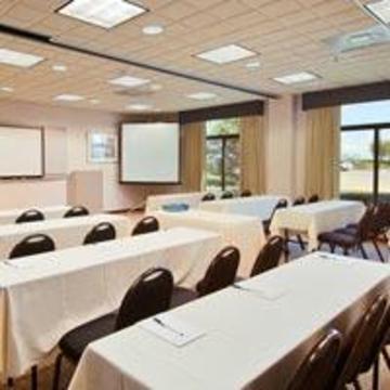 Comfort & Colinas Dfw Hotel 3*